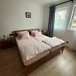Cute Apartment Marla Art Close To Center