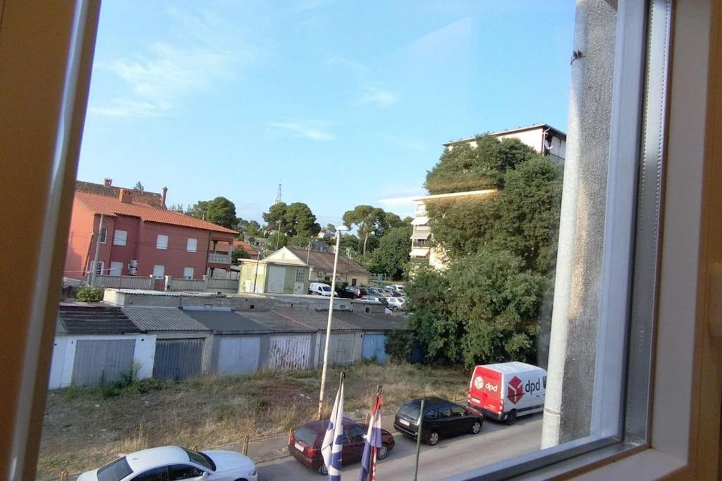 Cute Marla Art Close To Center Appartement Pula